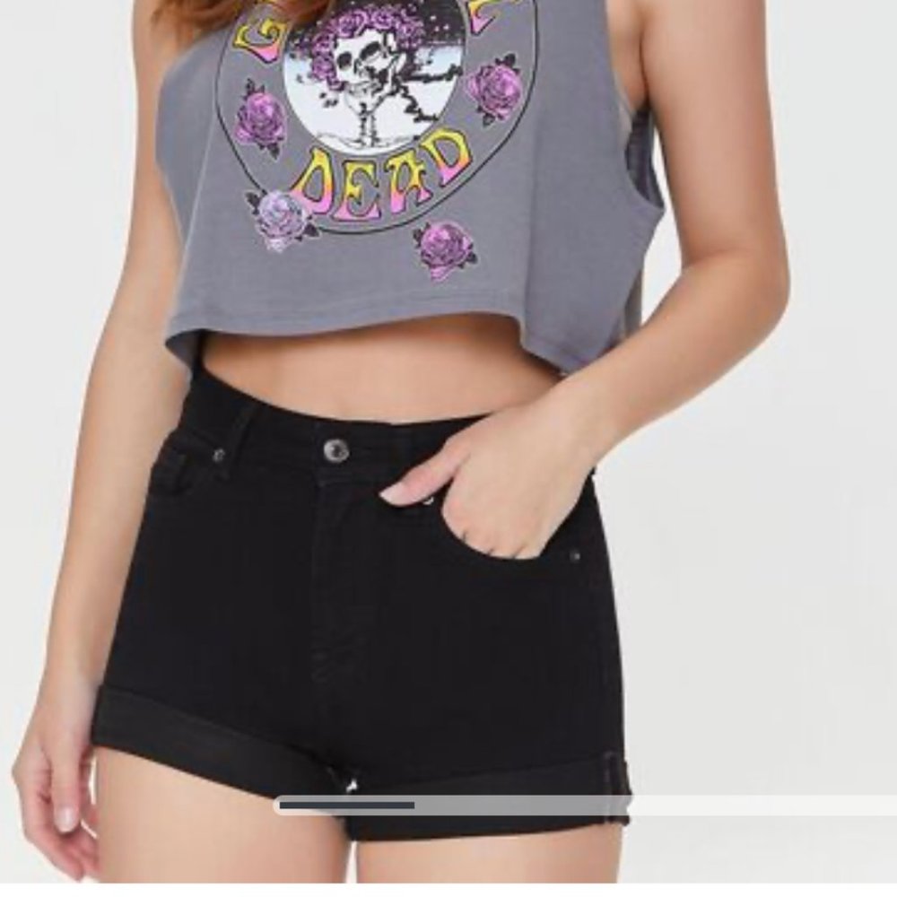 Forever 21 Curvy High-Rise Stretch Cuffed Hem 5-Pocket Black Denim Shorts- 25 - Picture 3 of 9